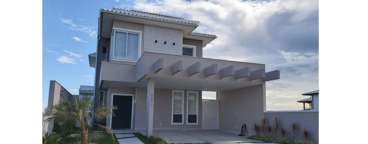 Fachadas de casas em Macaé e Rio das Ostras